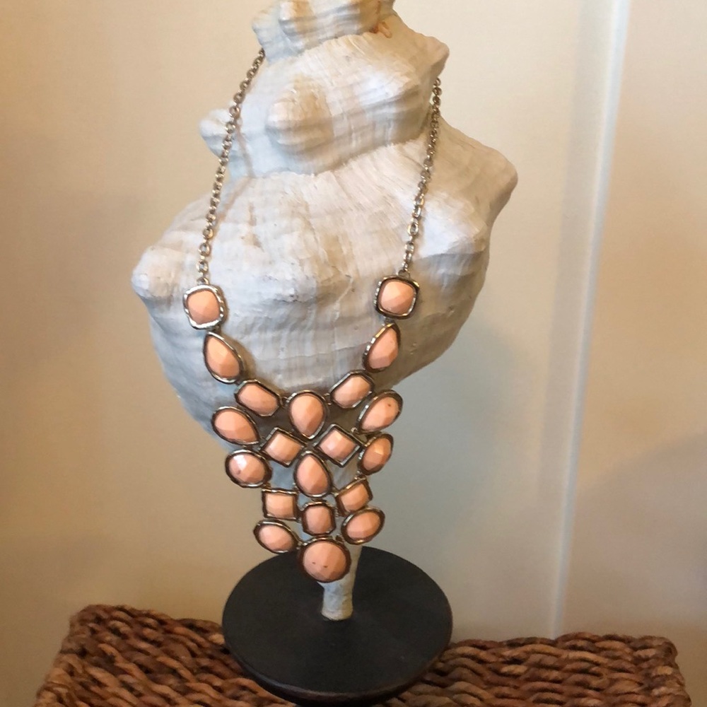 Pretty peach waterfall necklace w/gold tone chain